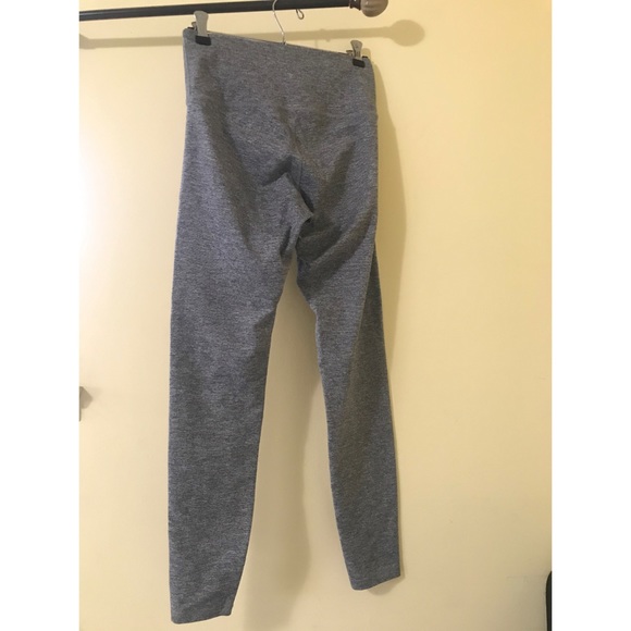 Old Navy 7/8 length compression leggings size M - Picture 2 of 2